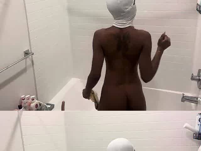 Hot doxy likes playing with solo in shower