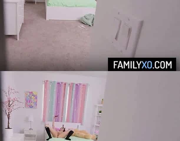 The Peeping Tom Desires to Cum - Julia James