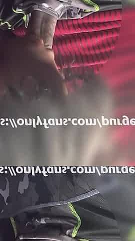 Slim Darkskin Big Lips Car Head