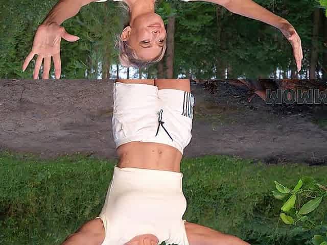 MOMMY4K. Russian Cougar Malusha discovered a man with biggest wang in the park and drilled him in 5 minutes