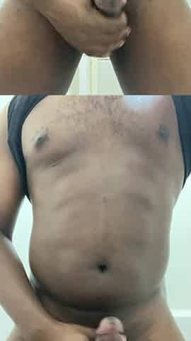 Solo masturbating ebony dude