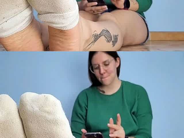 Solo masturbation and the foot fetish