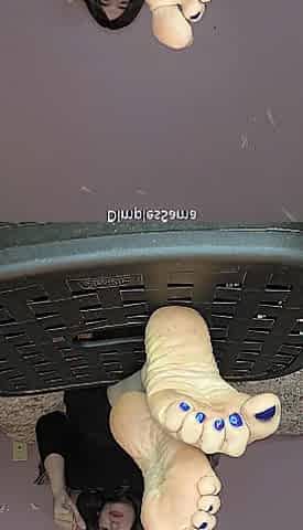 Jerk off to My Feet - Foot JOI