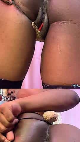 Cute Black Screw her butt and squirts from sex-toy