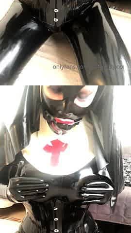 Beautiful Sonya having a horny solo toy masturbation