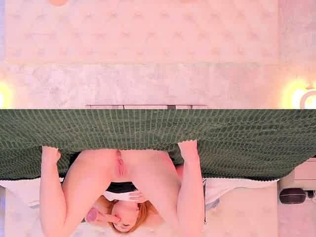 My boss doesn't fuck me, so I fuck myself! SQUIRT