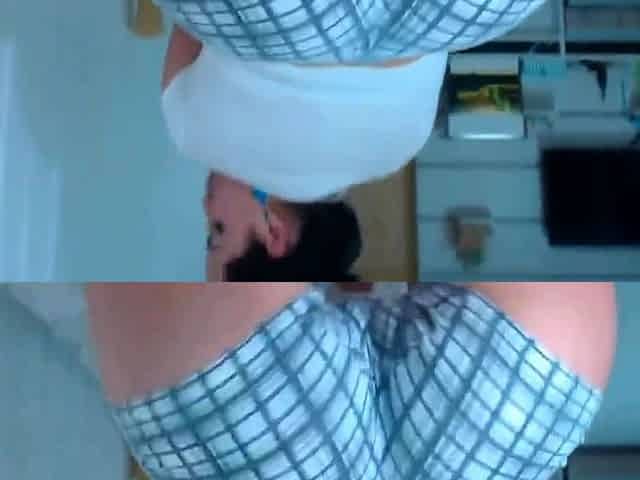 Big-Ass Latina Babe Shakes Her Booty Close-Up on Webcam