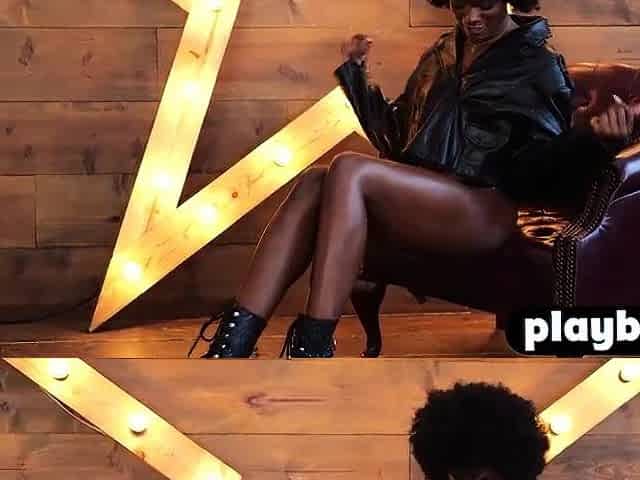 Hawt black chick bare her breathtaking body and posed totallyn bare