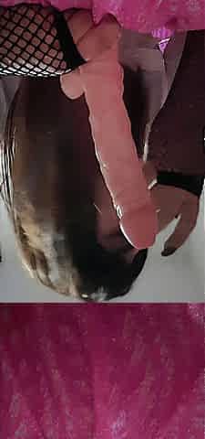 Lindo femboy mamando consolador