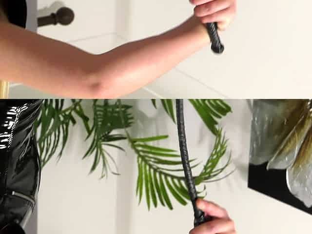 Close up MILF masturbation