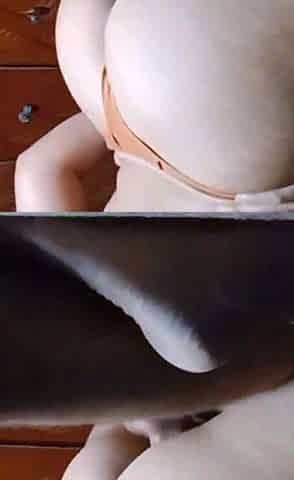 Novia latina montando