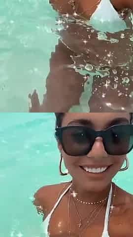 Vanessa Hudgens bikini selfie