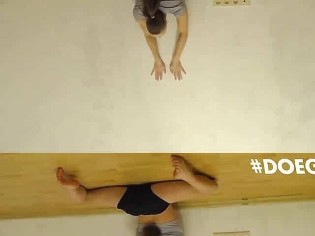 Mia's Flexible Solo Play Teases with Wild Sensual Charm