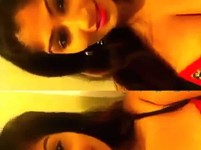 Big-Titted Indian Girl Masturbates on Webcam