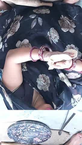 While Cooking, Bhabhi Showed Her Ass to Her Brother-in-law.
