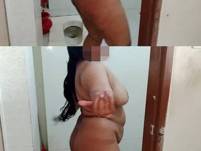 Bangladeshi Bhabi Desi in Washroom