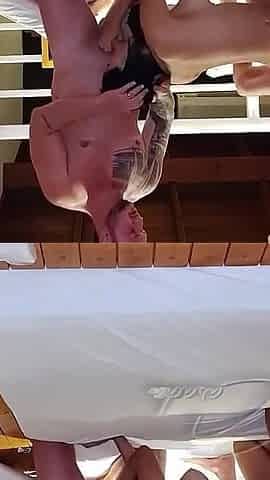 The Cuckold Took the Young Man to a Motel to Sleep with His Wife