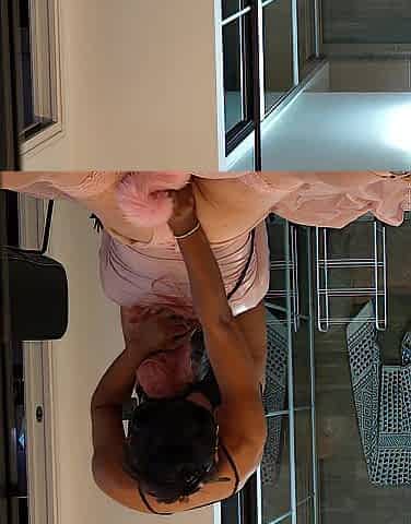 sissy lola se fait prendre le cul par maitresse stessy et suce un god underware de soubrette rose