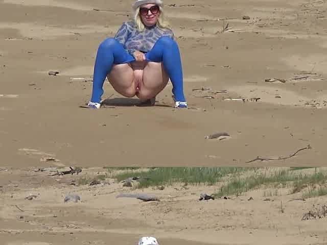 Golden Rain 95 - Piss on Beach