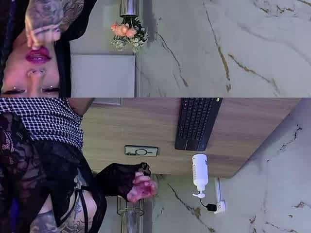 Amateur Webcam Teen Flashes Masturbates