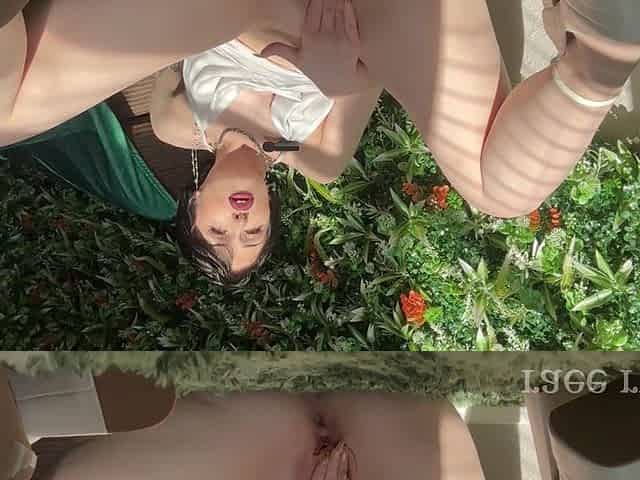 Elegant Alternative Slut Plays with Pussy for You.