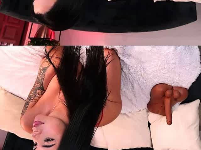 Amateur Webcam Teen Flashes Masturbates