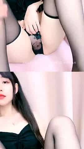 Japanese teen has her trimmed pussy toyed
