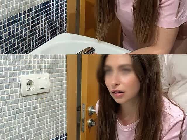 Stepdaughter fulfills her stepfather's dream in the bath, having indeed hard sex