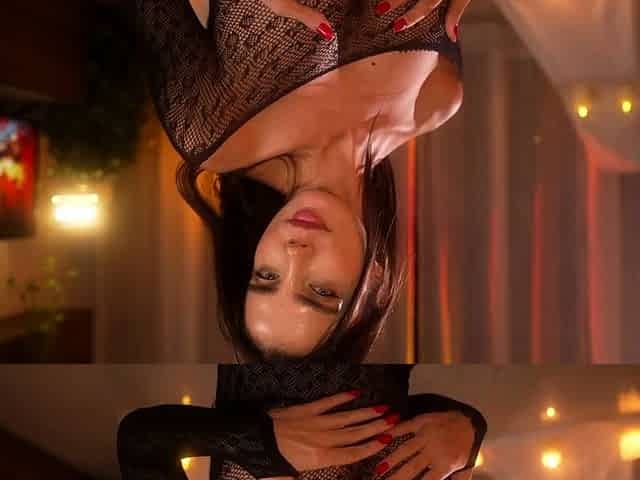 Brunette in stocking playing pussy in solo