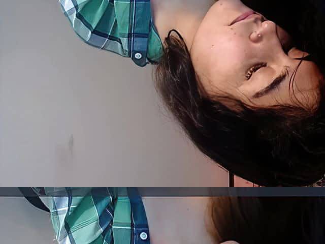Solo webcam - Mom and her toy