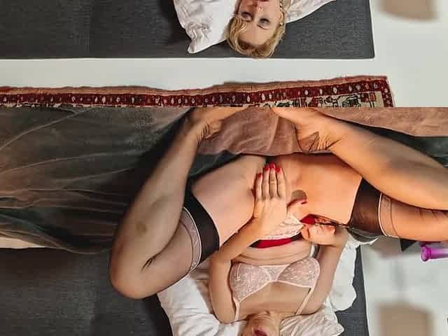 Naughty Pantyhose Milf Wanilianna Loves Playing With Her Wet Trimmed Pussy - MatureNl