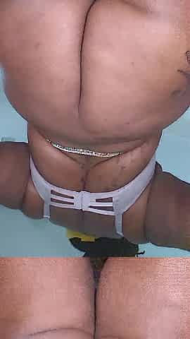 Slo mo biggest ebony booty thunderclapping