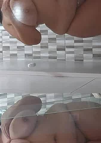 Traveling Stepmom, Solo Fans in Slow Motion, in the Shower