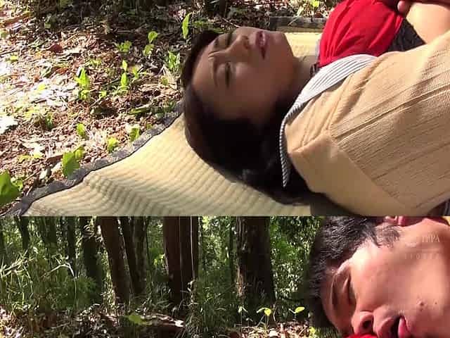 M821g03 Outdoor Vaginal Shot Sex of a Mature Woman Who Erects Her Nipples