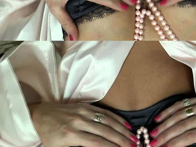 Blonde solo toying