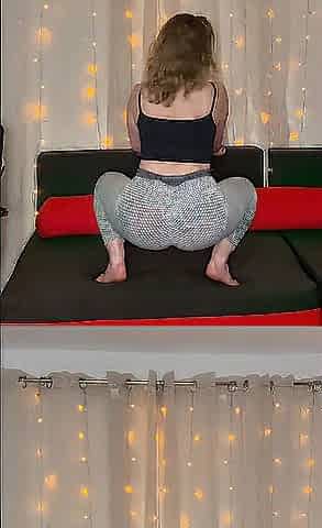 Tease Twerk in Leggings
