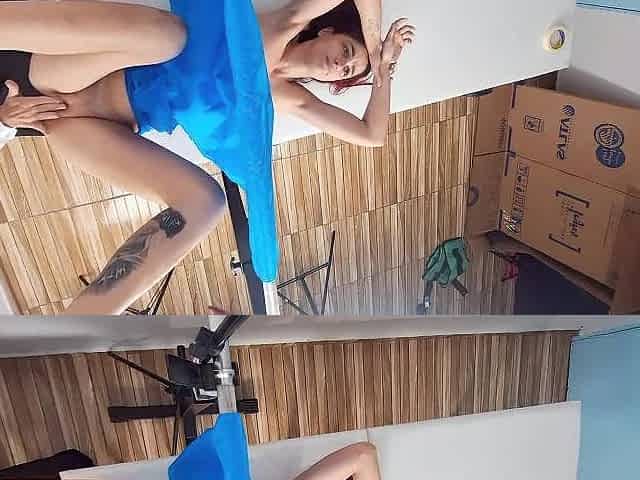 Illegal gynecologist makes patient climax during exam!