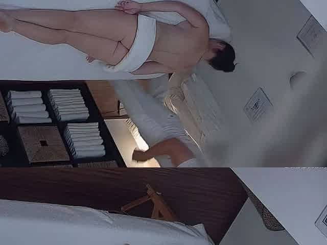 Small titted brunette teen fingering on the bed