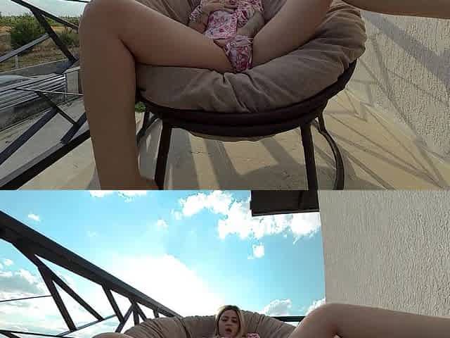 Solo hawt teen masturbates on balcony