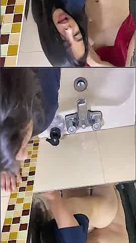 Fucked in the bathroom of a Restaurant - Real Casero