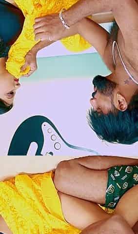 Indian Hot Bhabhi Masturbate Her Pussy in the Bedroom