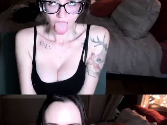 Amateur webcam toying wet pussy