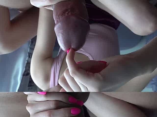 Hotty plays with urethra with her fingers - peehole play