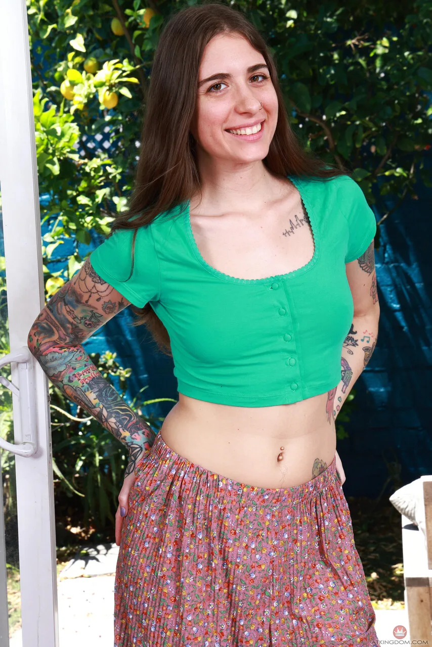 A Closer Look at Tattooed girl Pearl Sage spreads her trimmed bush after getting bare naked