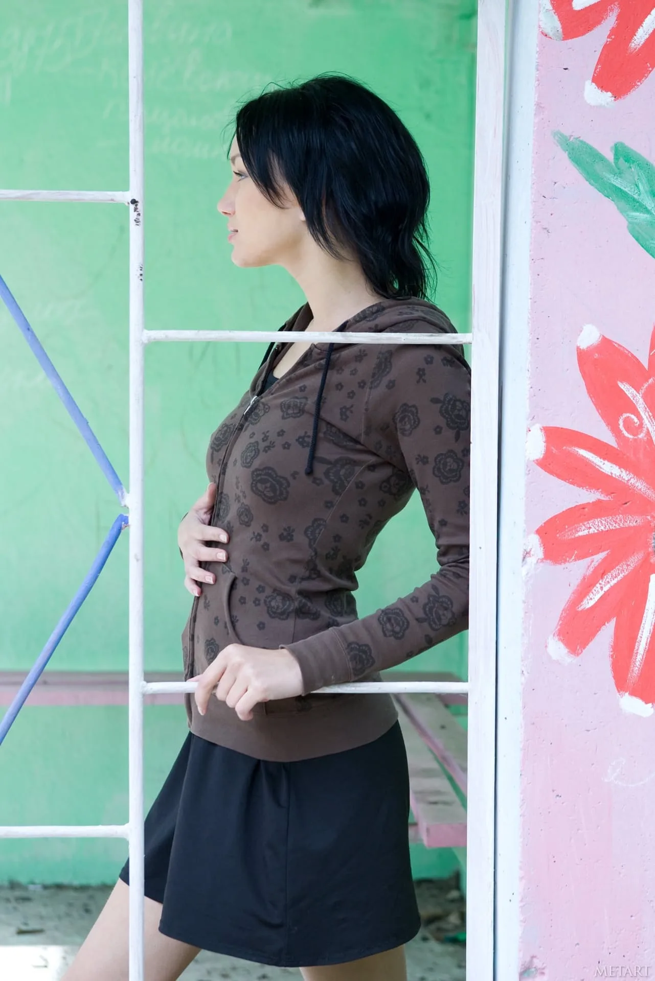 性感美女Loreen A展现中杯美胸与翘唇诱惑 1