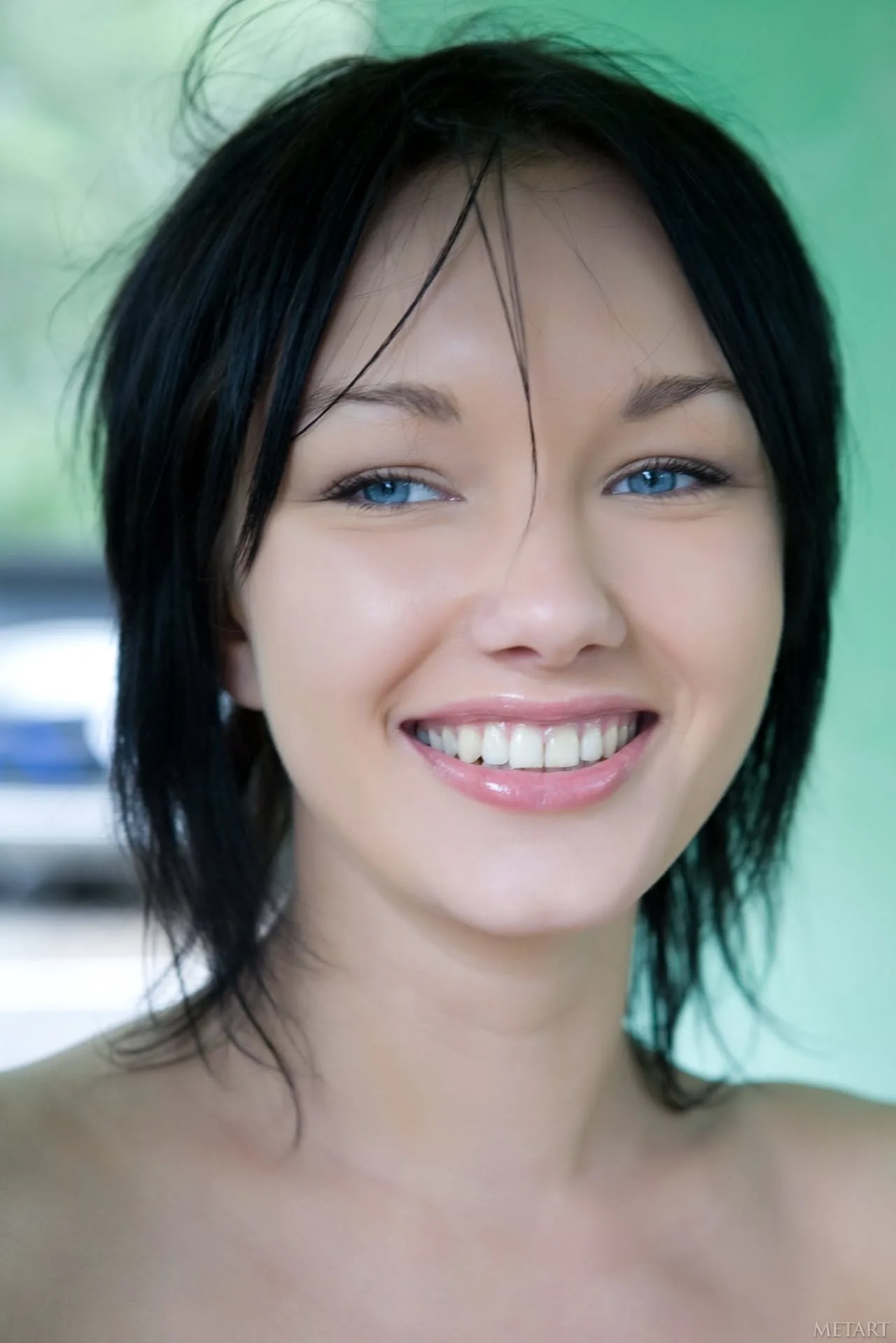 性感美女Loreen A展现中杯美胸与翘唇诱惑 4