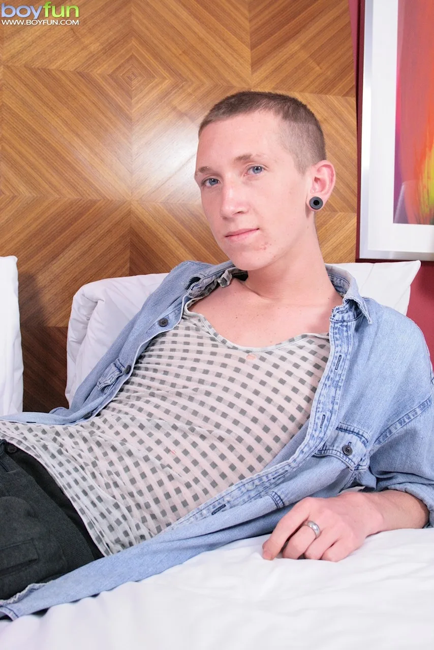 Pale young rebel Scott Craig strips down and teases his sun-kissed skin