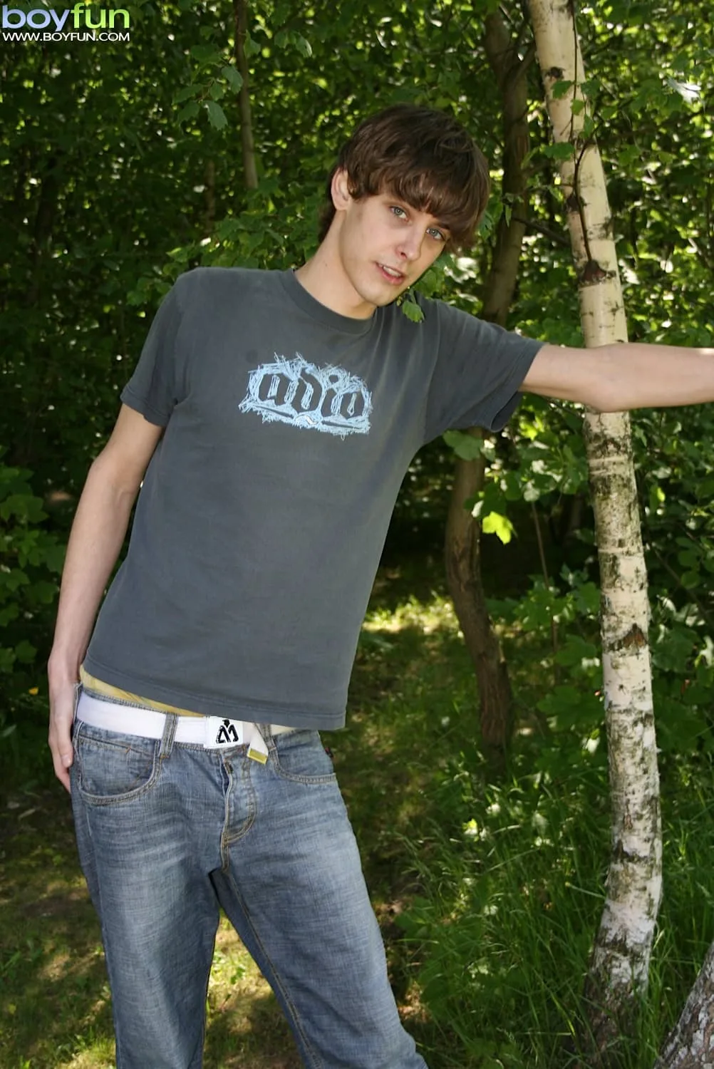 Editors’ Pick: Cute gay with pretty eyes Simon Clay flaunts his hairy ass and massive cock