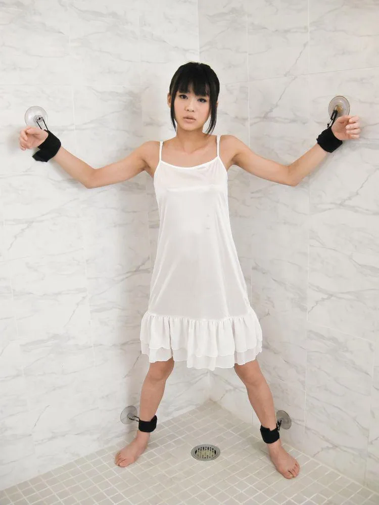Chika Ishihara bị trói gagged và nhận sự kích thích bằng miệng