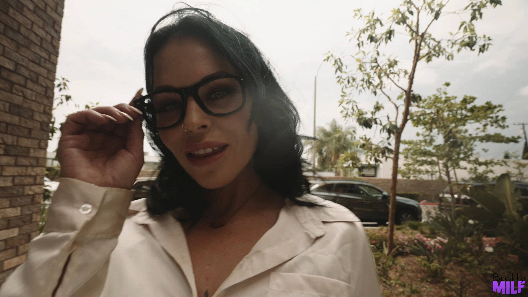 Eliza Rae bị anh trai của bạn học chọc thủng khe khít